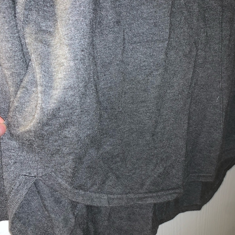 Woman’s basic sweater - Picture 3 of 3